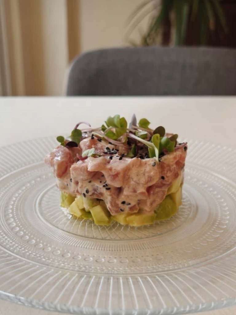 Menu of Restaurants in Valencia, Bar Kramer, Tartar de atún con aguacate