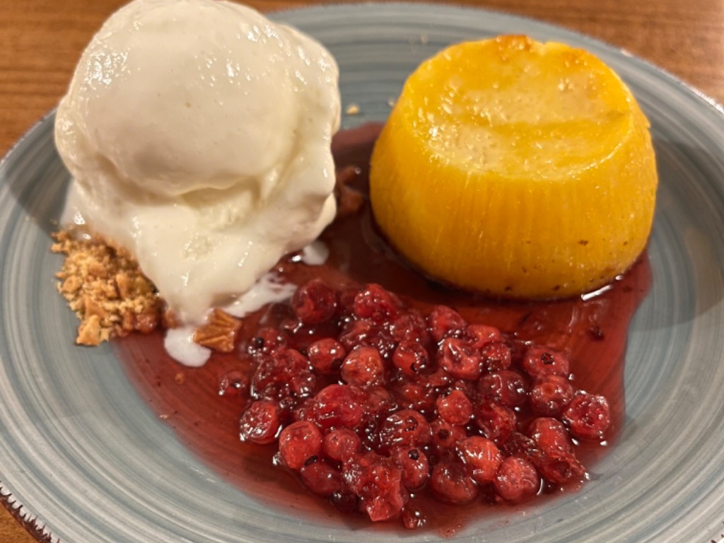 Menu of Restaurants in Valencia, BARBACANA, Coulant de calabaza con helado de chocolate blanco y grosellas