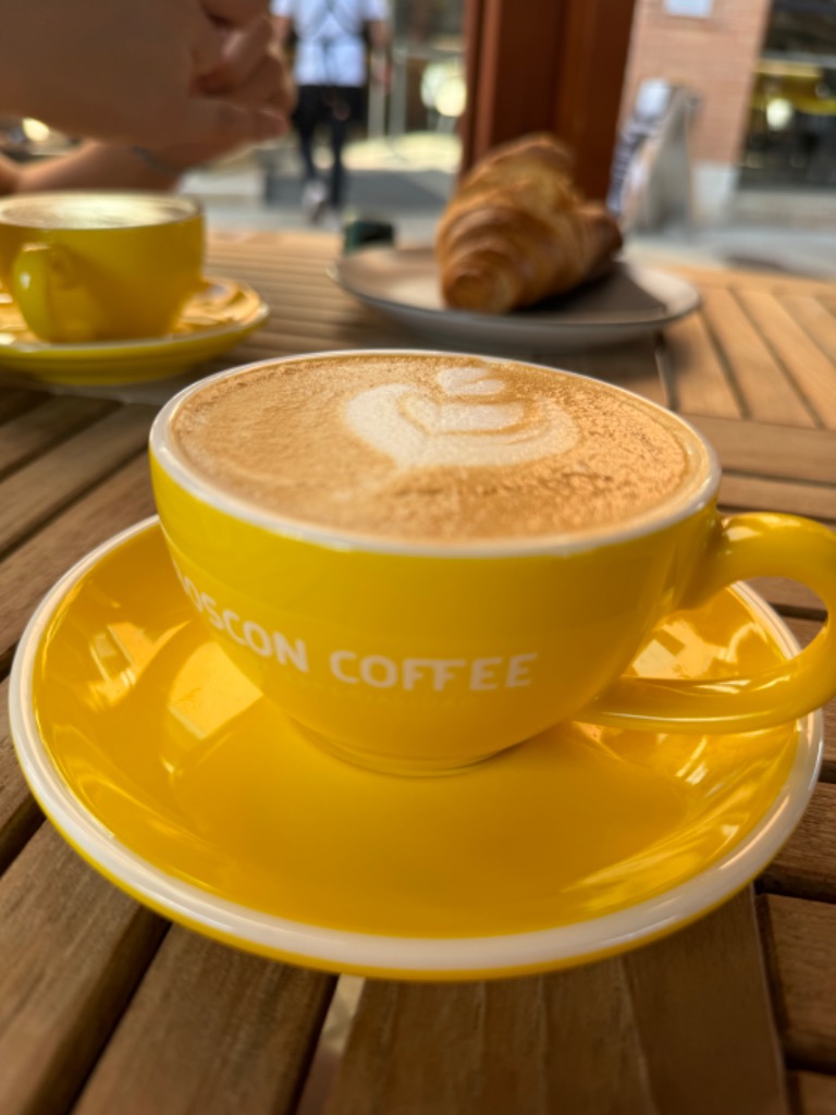 Carta de Restaurantes en Valencia, Boscon Coffee - Café De Especialidad & Brunch, Café con leche