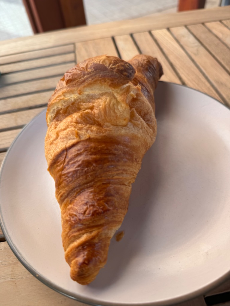 Carta de Restaurantes en Valencia, Boscon Coffee - Café De Especialidad & Brunch, Croissant de mantequilla