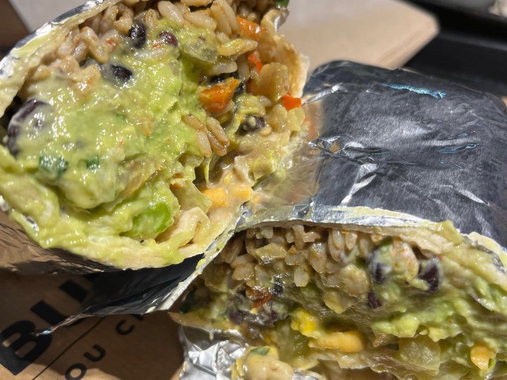 Menu of Restaurants in Valencia, BURRITOS - San Lorenzo, Burrito veggie. Arroz, vegetales, frijoles negros, pico de gallo, salsa verde, lechuga, crema agria, queso, maíz y guacamole