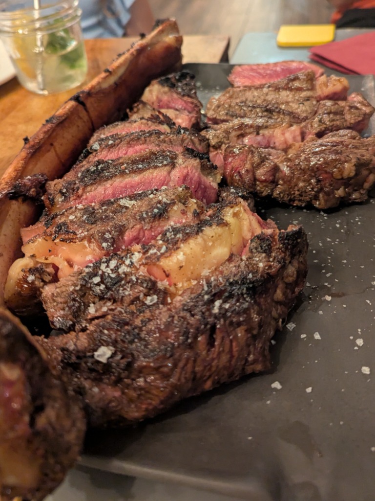 Carta de Restaurantes en Valencia, Cienfuegos Brasa y Vino, Tomahawk de Frisona