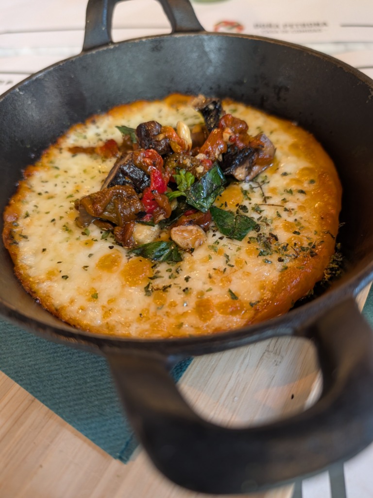 Gastronomy recommendation in Valencia: Provoleta con hongos salteados