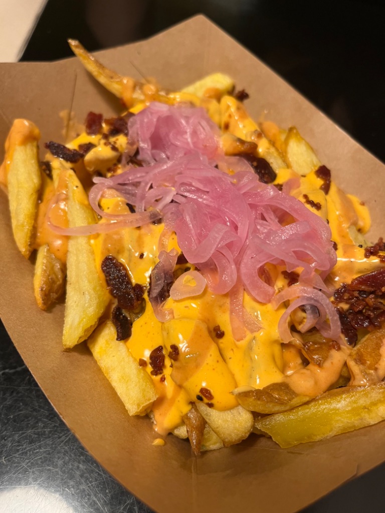 Carta de Restaurantes en Valencia, DUALITY BURGER, Bacon cheese fries
