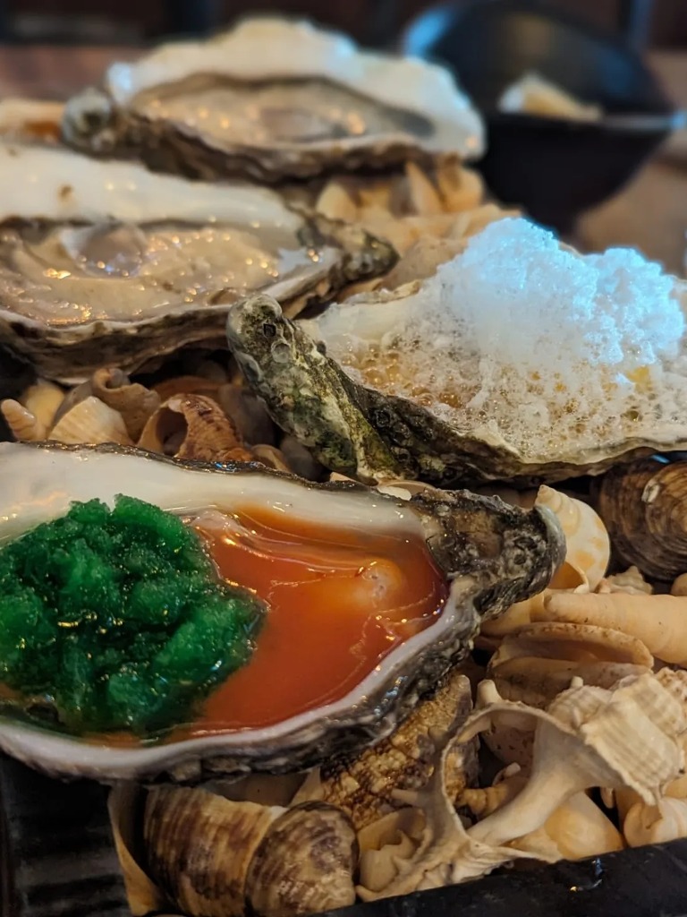 Carta de Restaurantes en Valencia, El Almacén, Ostras bloody Mary, Nikkei con aire de mar y naturales