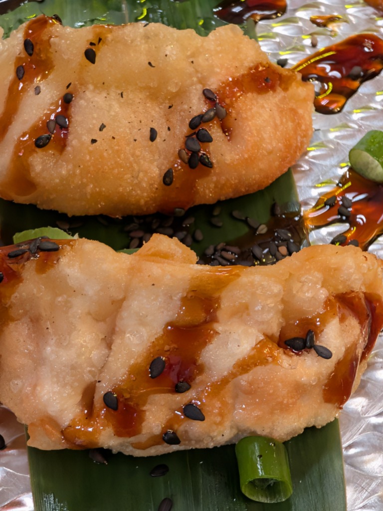 Menu of Restaurants in Valencia, El Garaje Foodie, Gyozas de langostino salsa de coco y curry