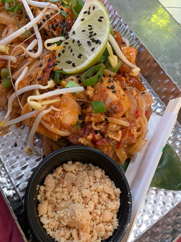 Gastronomy recommendation in Valencia: Pad thai de pollo