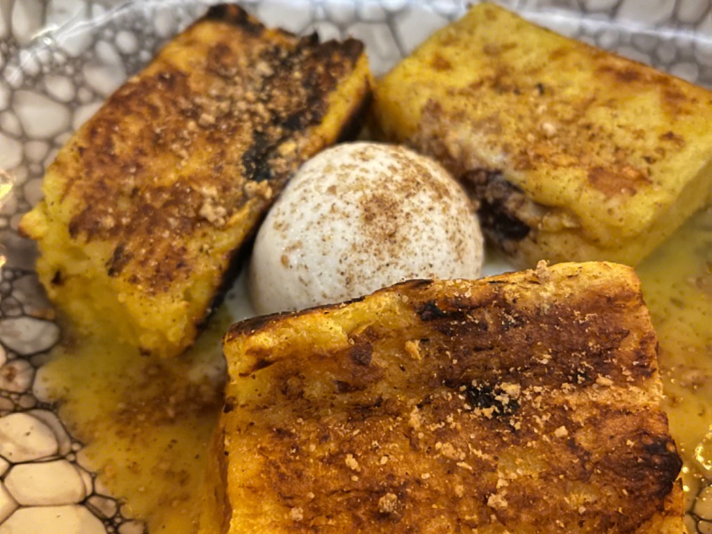 Menu of Restaurants in Valencia, Éter Valencia, Torrija de pan brioche con helado de maracuyá