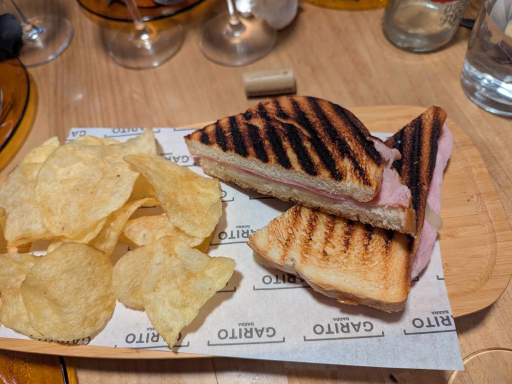 Valoración y opiniones de comida y bebida en Valencia, Garito Barra, Sándwich de jamón con queso trufado