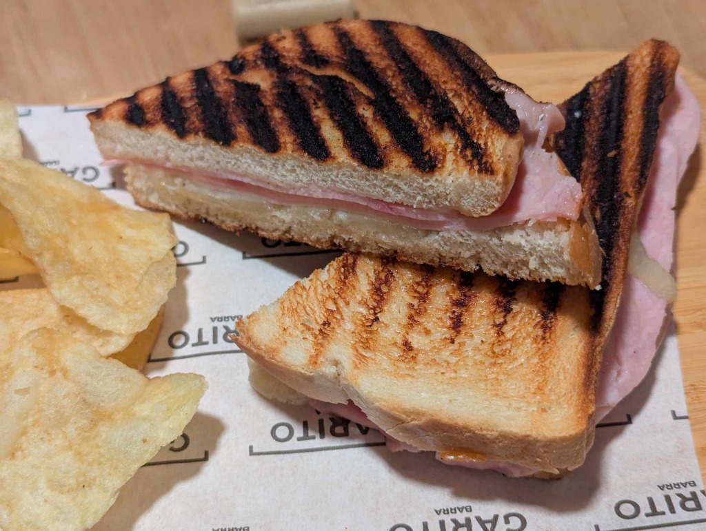 Valoración y opiniones de comida y bebida en Valencia, Garito Barra, Sándwich de jamón con queso trufado