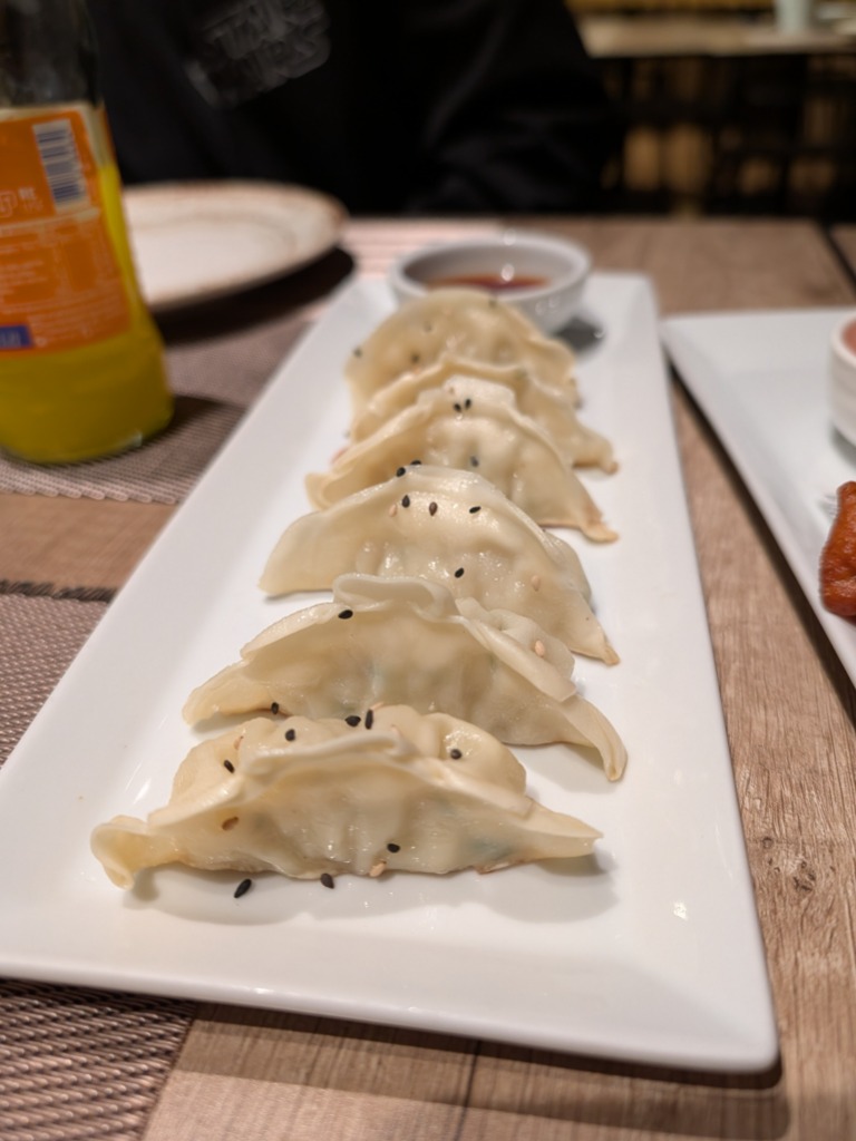 Menu of Restaurants in Valencia, Hokkaido sushi, Gyozas de pollo