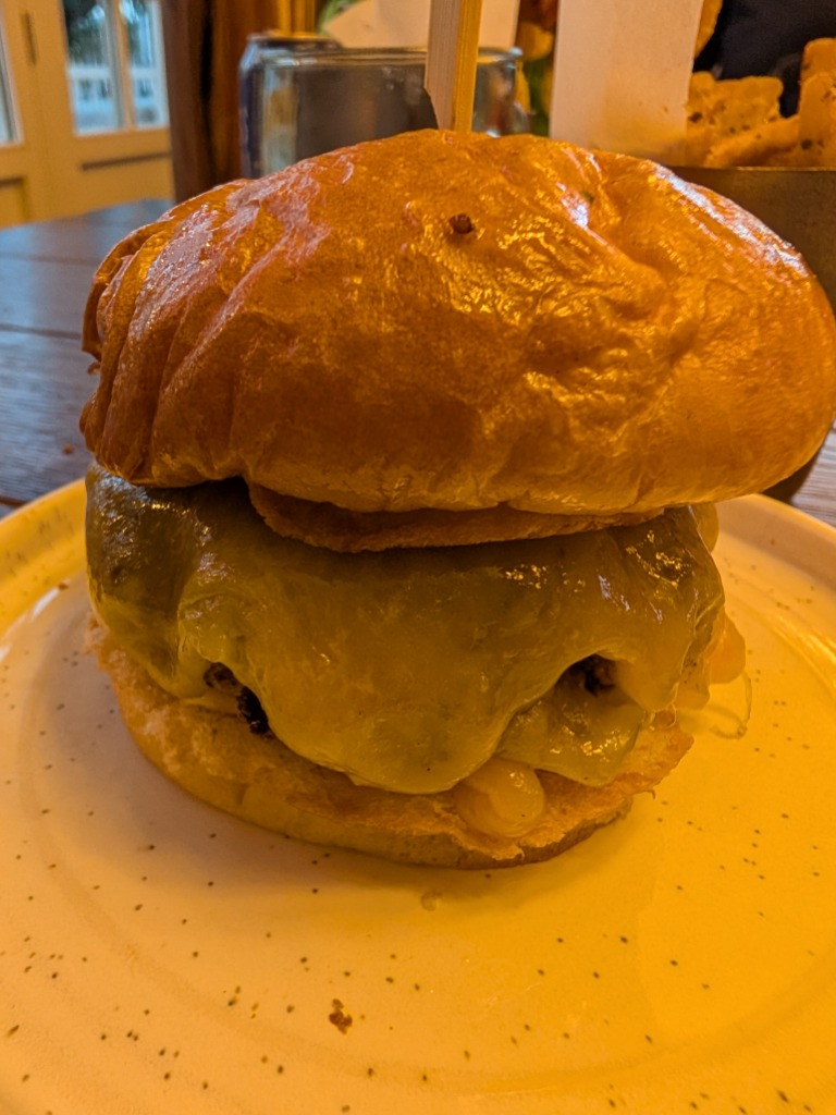 Menu of Restaurants in Valencia, HUNDRED, Cheesse burger