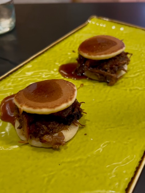 Menu of Restaurants in Valencia, Kamon, Dorayaki de rabo de toro con foie
