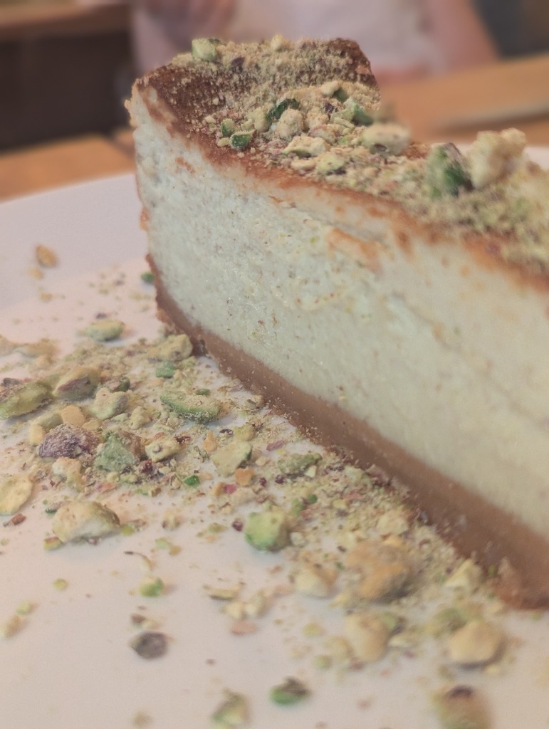 Review and opinions of food and drinks in Valencia, La Cantina Gastrotaberna, Tarta de pistacho y chocolate blanco