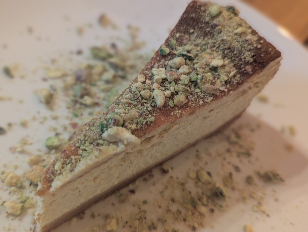 Review and opinions of food and drinks in Valencia, La Cantina Gastrotaberna, Tarta de pistacho y chocolate blanco