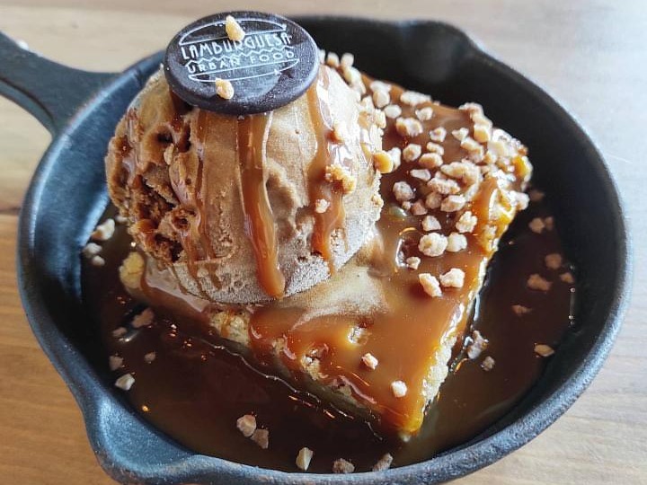 Carta de Restaurantes en Valencia, Lamburguesa (Estación Ave), Brownie de chocolate blanco con helado de dulce de leche