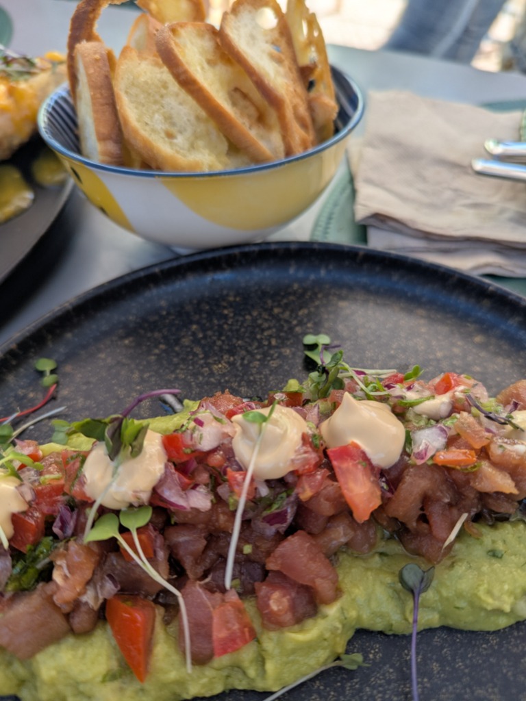 Carta de Restaurantes en Valencia, MADRE ❖ EL CABANYAL, Tartar de atún