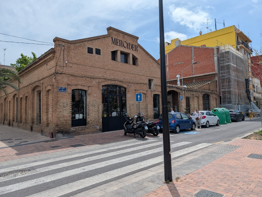 Valoración y opiniones de comida y bebida en Valencia, Mercader Cabanyal, Mercader Cabanyal