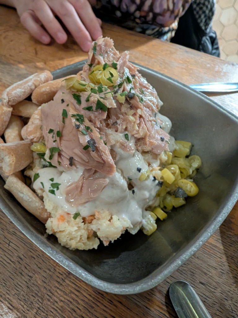 Carta de Restaurantes en Valencia, Mercader Cabanyal, Ensaladilla con ventresca de atún y piparras