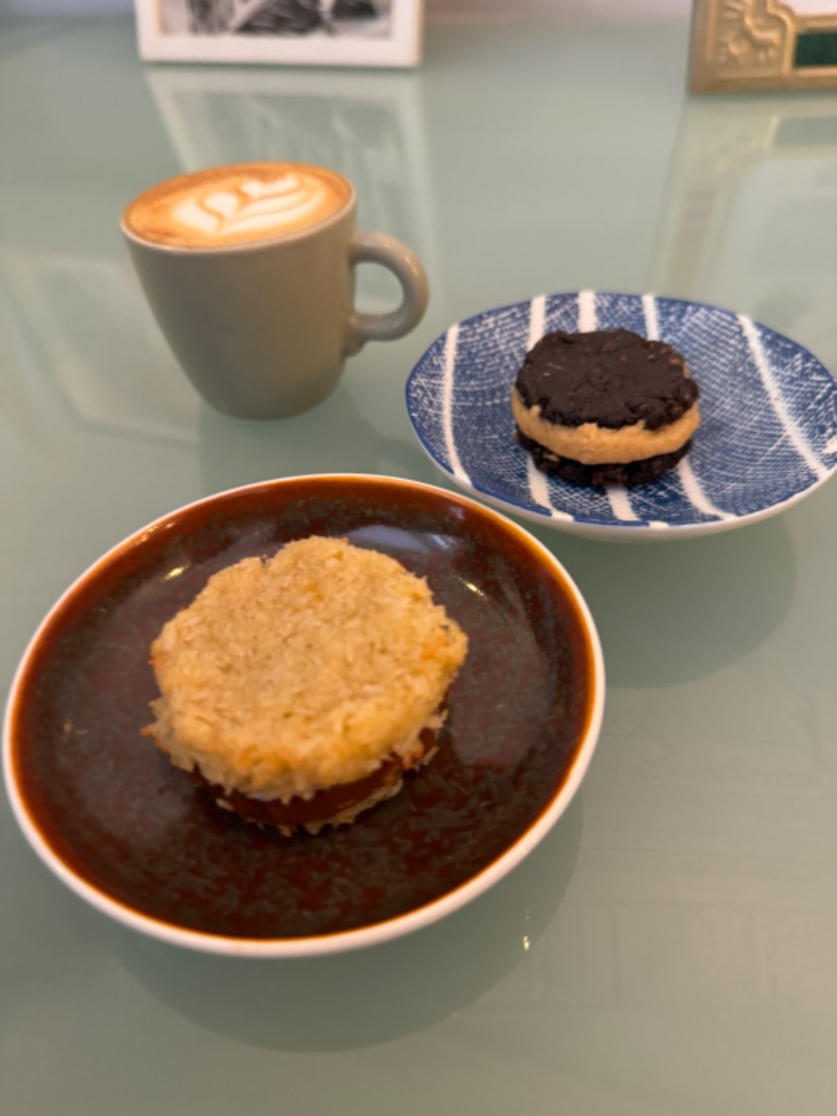 Carta de Restaurantes en Valencia, MESTIZO - Café de especialidad • Brunch • Tapas, Alfajor de coco y chocolate negro