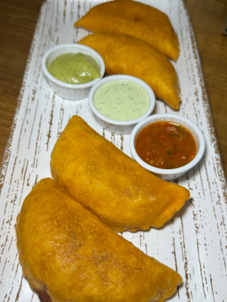 Carta de Restaurantes en Valencia, MI GENTE COLOMBIAN FOOD, Empanada colombiana