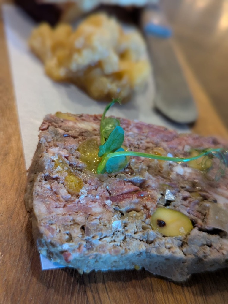 Carta de Restaurantes en Valencia, Oganyo, Paté de campaña con chutney de caqui y brioche casero