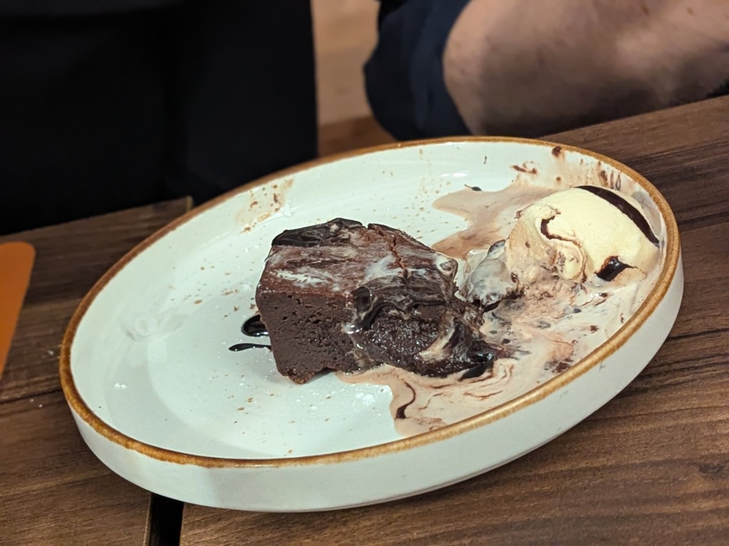 Recomendación gastronómica de Valencia: Brownie con helado