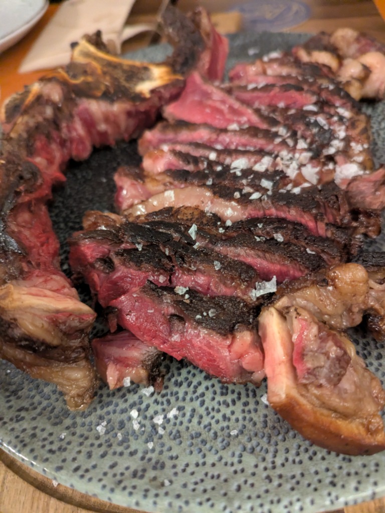 Recomendación gastronómica de Valencia: Chuleta de vaca vieja rubia gallega d.o, madurada 45/60 dias