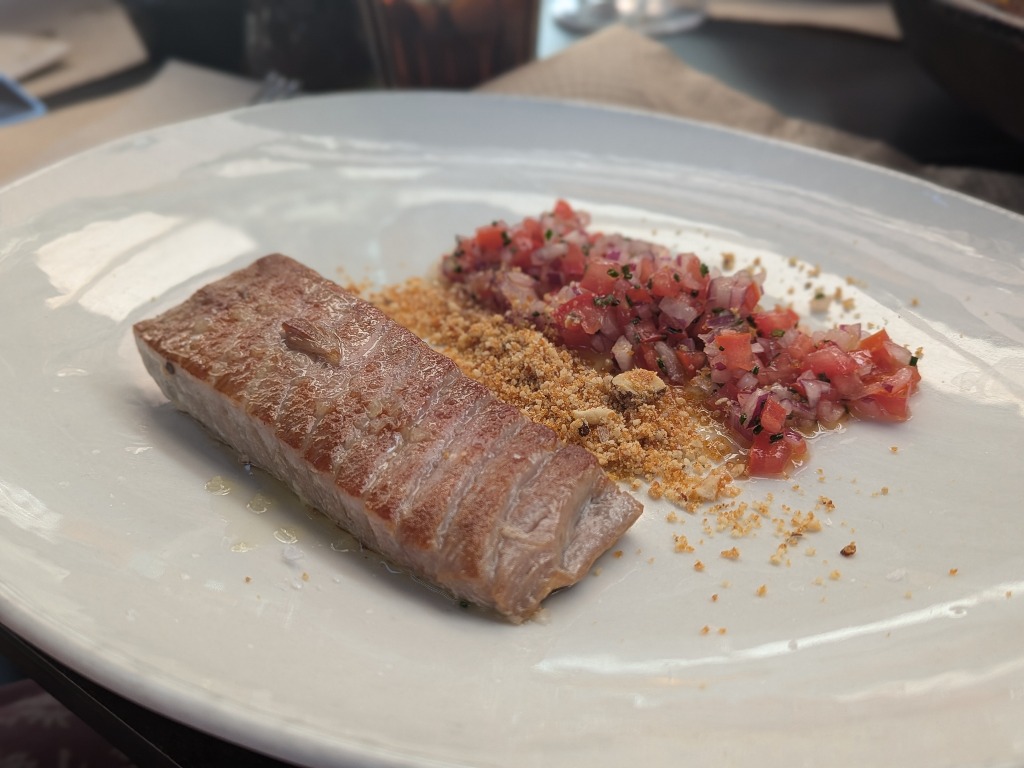 Menu of Restaurants in Valencia, Restaurante Camaleón, Ventresca de atún con concasse de tomate y limón con avellanas