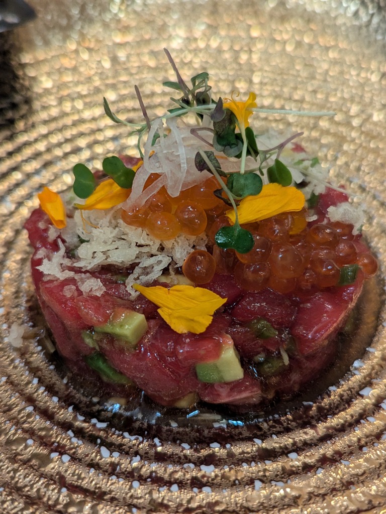 Menu of Restaurants in Valencia, Restaurante Japonés - Shinkai Tastem, TARTAR DE ATÚN ESTILO SHINKAI con crujiente de tempura, aguacate y mostaza japonesa