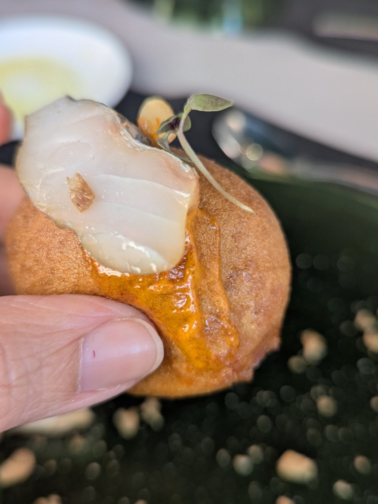 Carta de Restaurantes en Valencia, Restaurante Kasta, Buñuelo de titaina y dorada ahumada