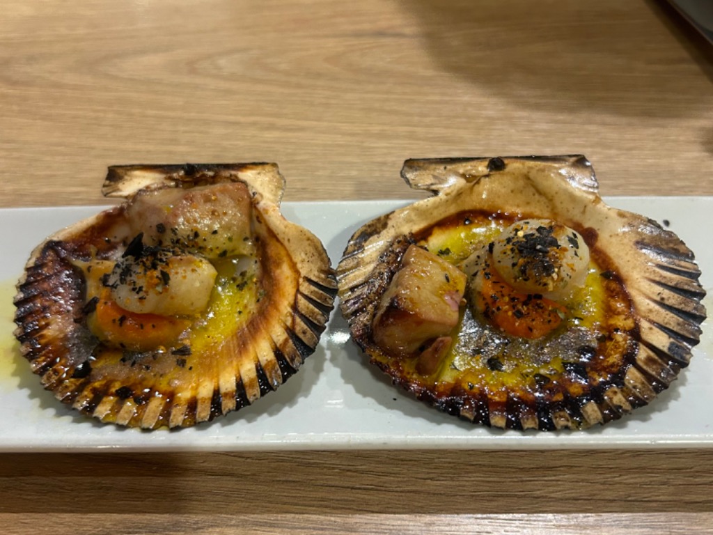 Carta de Restaurantes en Valencia, Restaurante Rocalla (arroz y brasas), Zamburiñas a la Brasa con foie (6,50 unidad)