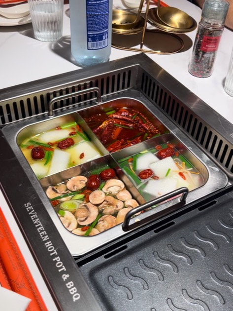 Menu of Restaurants in Valencia, Seventeen BBQ & HOT POT 重庆十七门铁板和火锅, Caldos