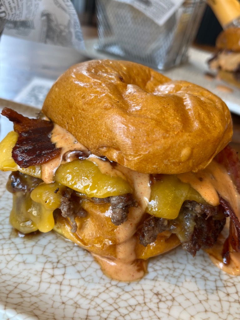 Menu of Restaurants in Valencia, Tasty American Burger, The valhalla