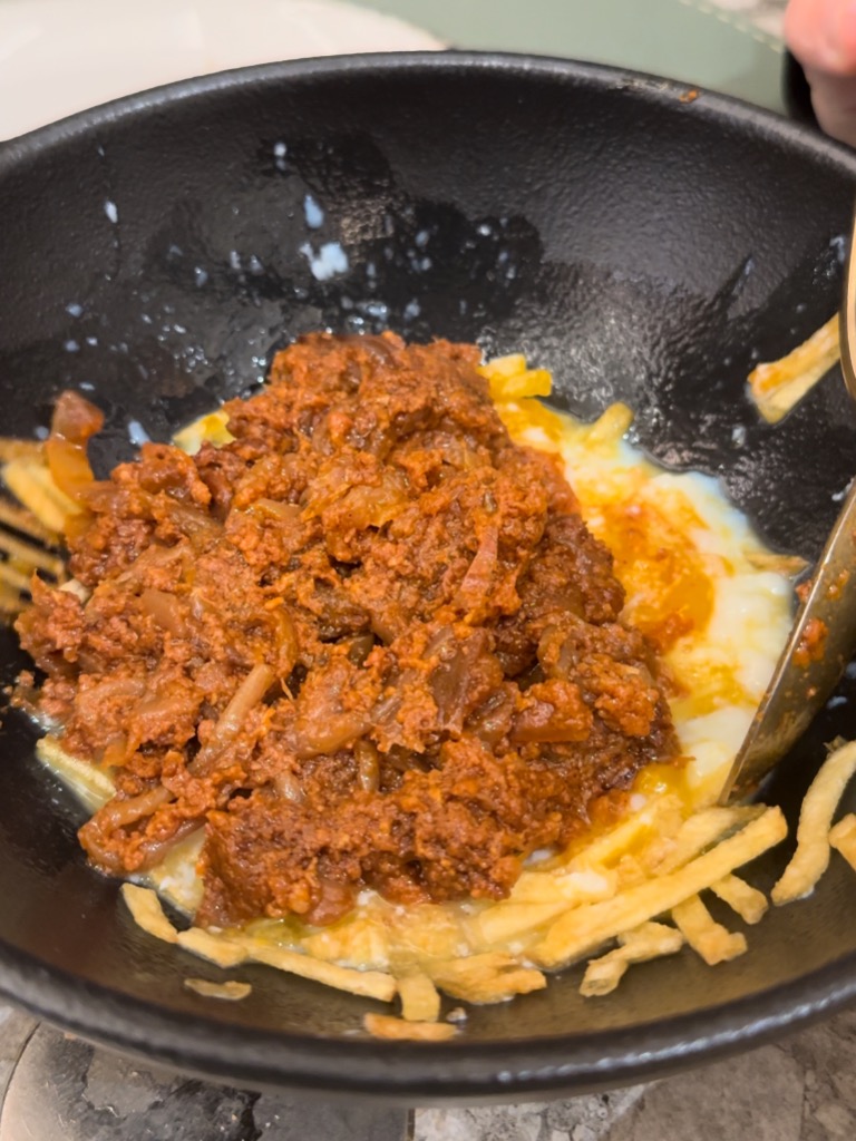 Menu of Restaurants in Valencia, Vaqueta Gastro Mercat, Huevo a baja temperatura con sobrasada, cebolla caramelizada y queso de mahon y patatas paja