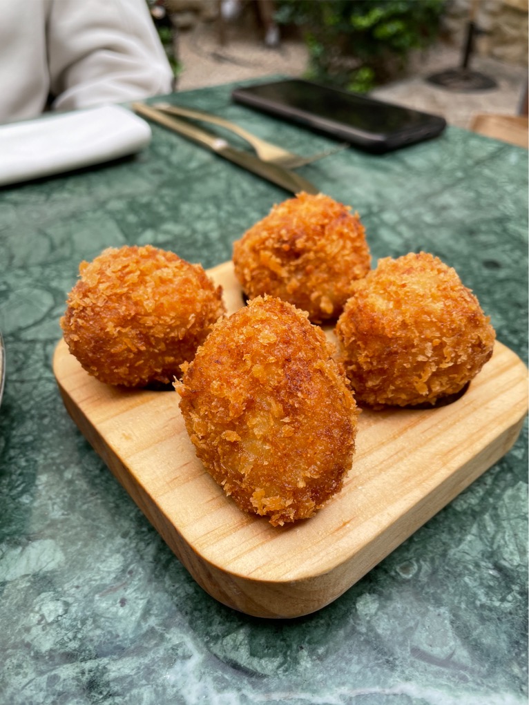 Menu of Restaurants in Valencia, Voltereta, Bienvenido a Manhattan, Croquetas