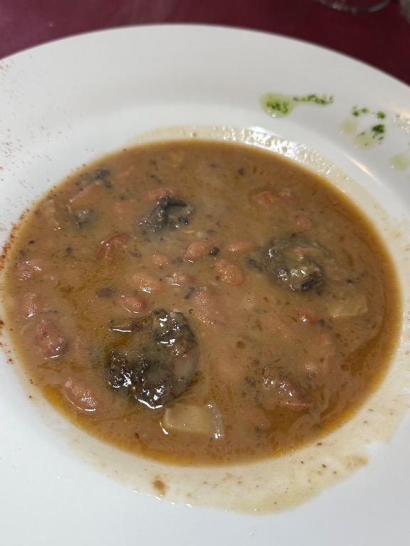Menu of Restaurants in Valle de Ollo, Posada de Ulzurrun, Alubias rojas de Tolosa con sus sacramentos