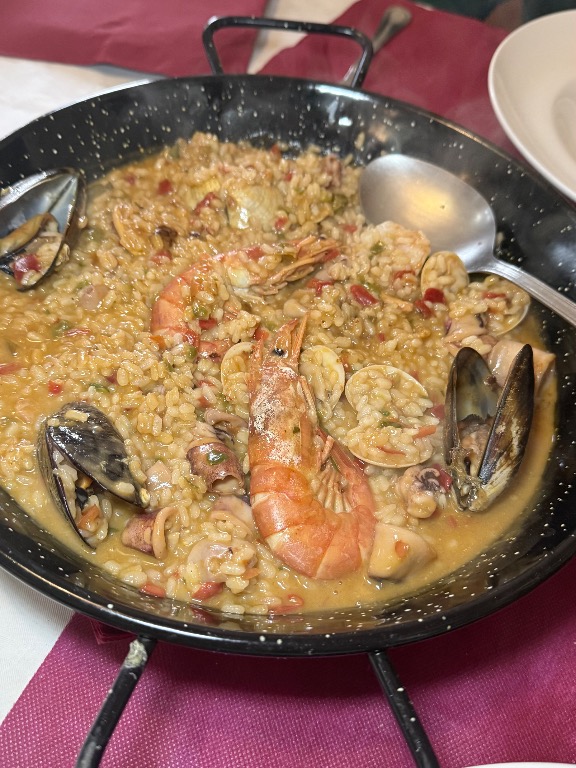 Recomendación gastronómica de Valle de Ollo: Arroz meloso de calamar y gambón