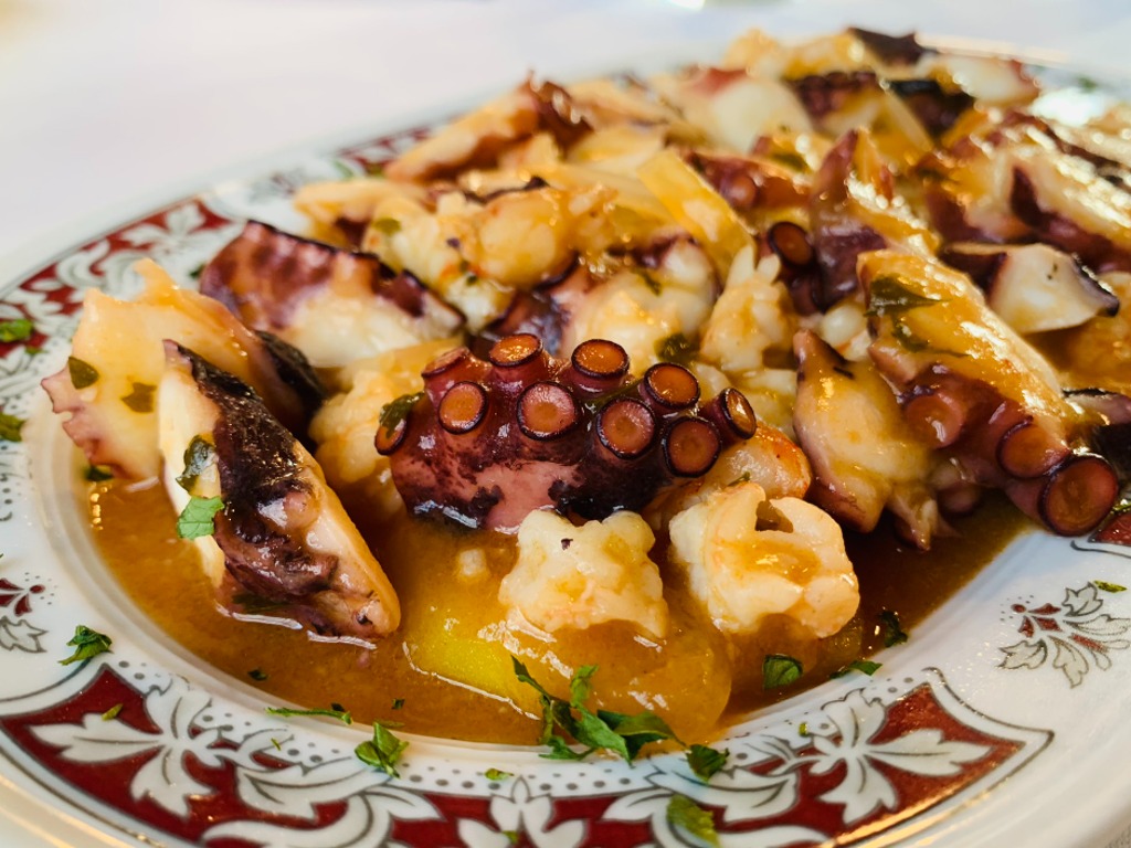 Gastronomy recommendation in Vidiago: Guiso de pulpo y langostinos