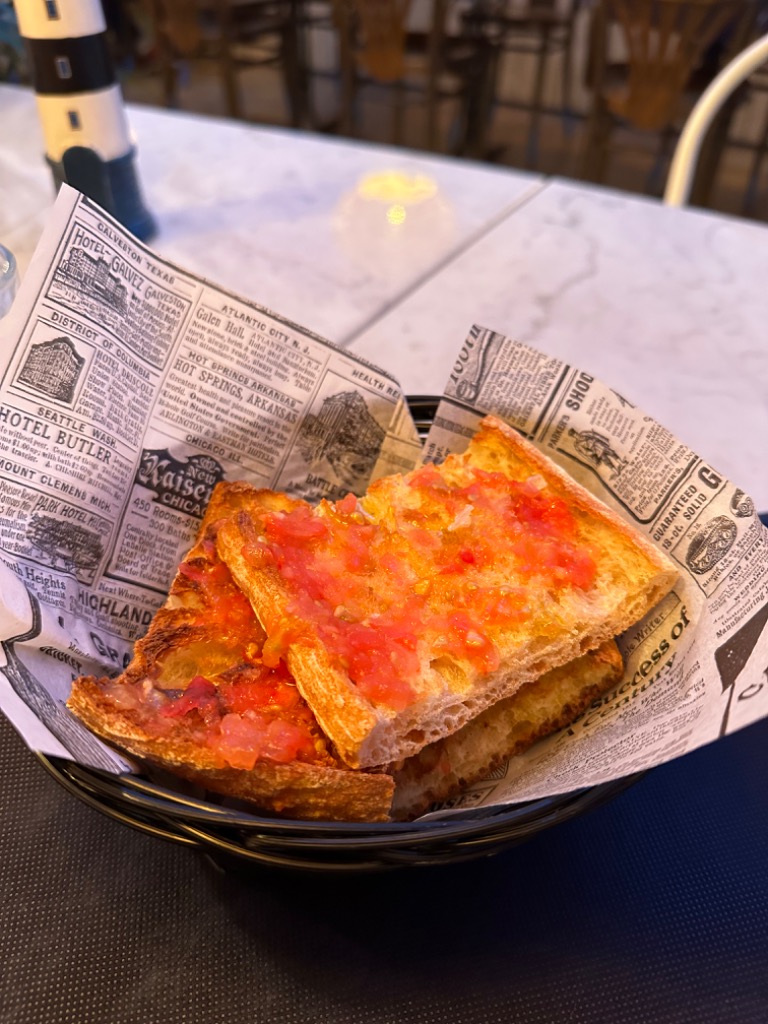 Menu of Restaurants in Vilanova i la Geltrú, Cal Pachurri Origen Mediterrani, Coca de cristal con tomate