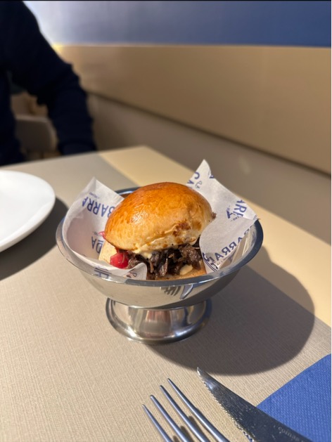 Carta de Restaurantes en Vilanova i la Geltrú, La Gambarrada, Brioix de Meloso de Ternera con cebolla y kim