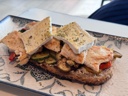 Carta de Restaurantes en Vilassar del Mar, CAFĒ DEL MAR · Vilassar de Mar, Tostada de pollo y brie
