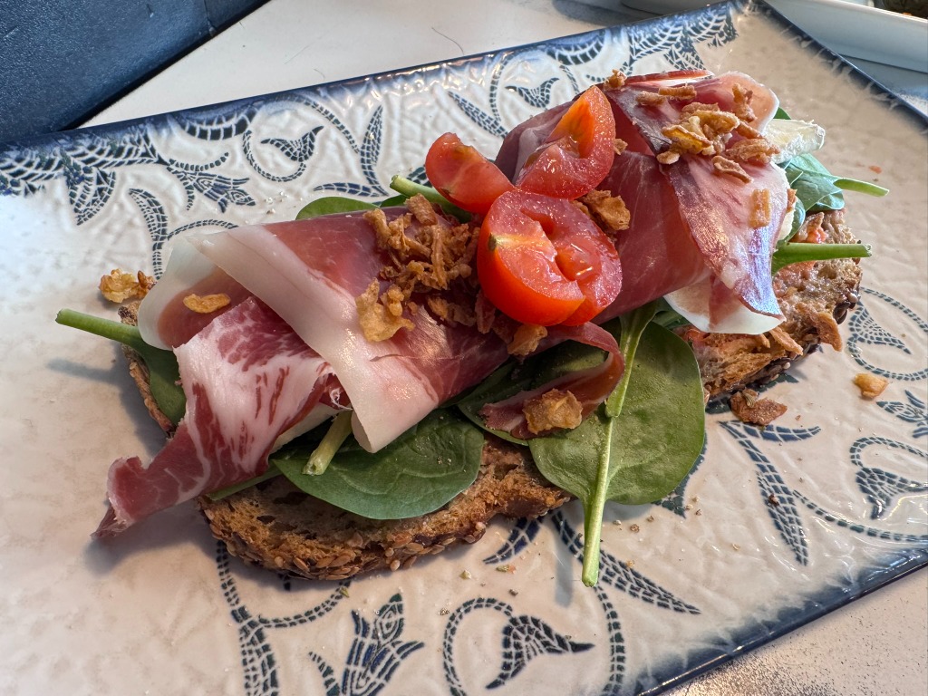 Valoración y opiniones de comida y bebida en Vilassar del Mar, CAFĒ DEL MAR · Vilassar de Mar, Tostada ibérico