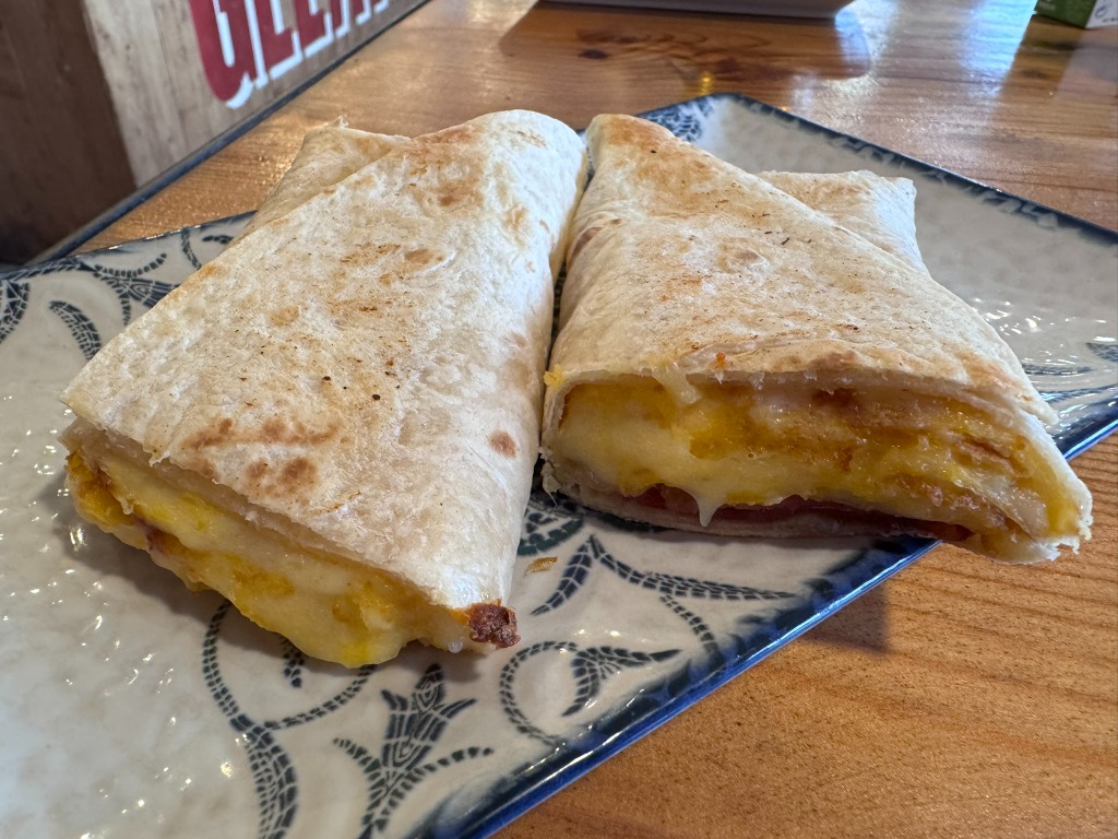 Carta de Restaurantes en Vilassar del Mar, CAFĒ DEL MAR · Vilassar de Mar, Wrap de bacon y mozzarella