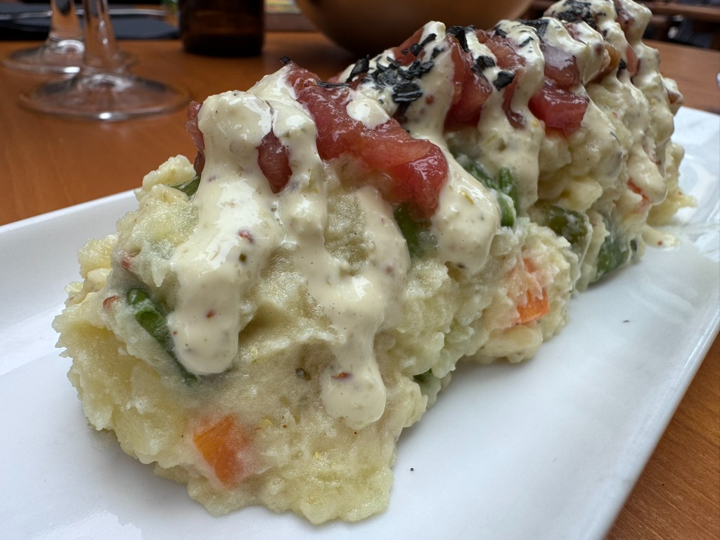 Carta de Restaurantes en Vilassar del Mar, El Terral, Ensaladilla rusa con tartar de atún y mayonesa de Wasabi