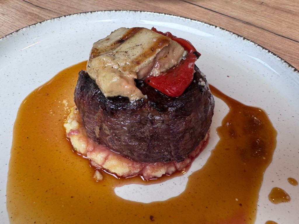 Carta de Restaurantes en Vilassar del Mar, Reilos Carnes & Grill, Solomillo de vaca vieja en su jugo con foie