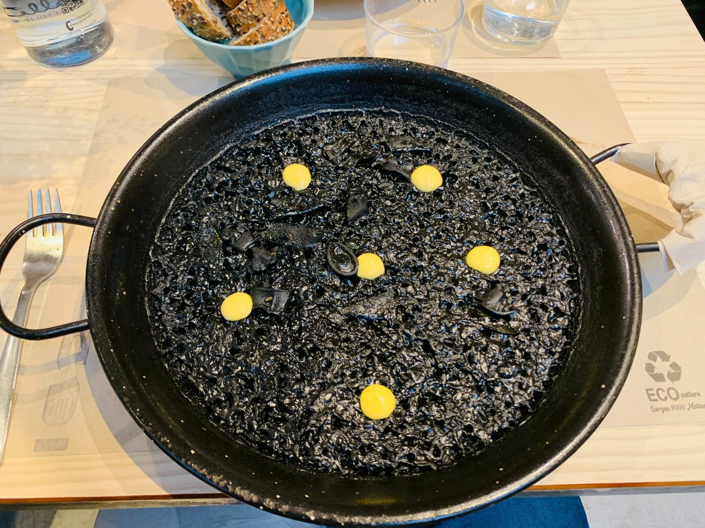 Menu of Restaurants in Vilassar de Mar, Salvana restaurant, Arroz negro de sepia y calamar con alioli de azafrán