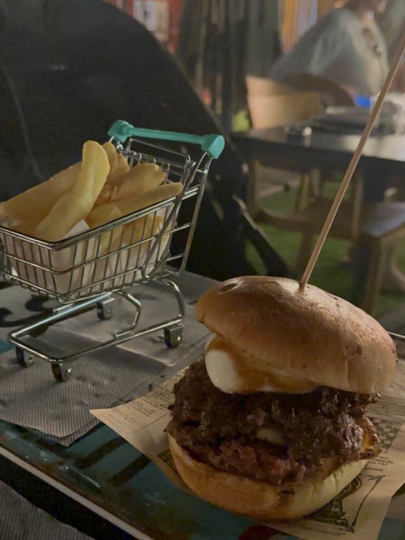 Menu of Restaurants in Villajoyosa, Tamarindos Villajoyosa, Hamburguesa alcapone