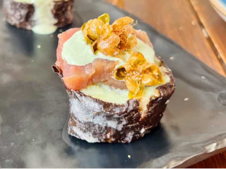 Carta de Restaurantes en Villajoyosa, Taverna Valenciana El Pòsit, Mini rollito de ensaladilla con atún rojo