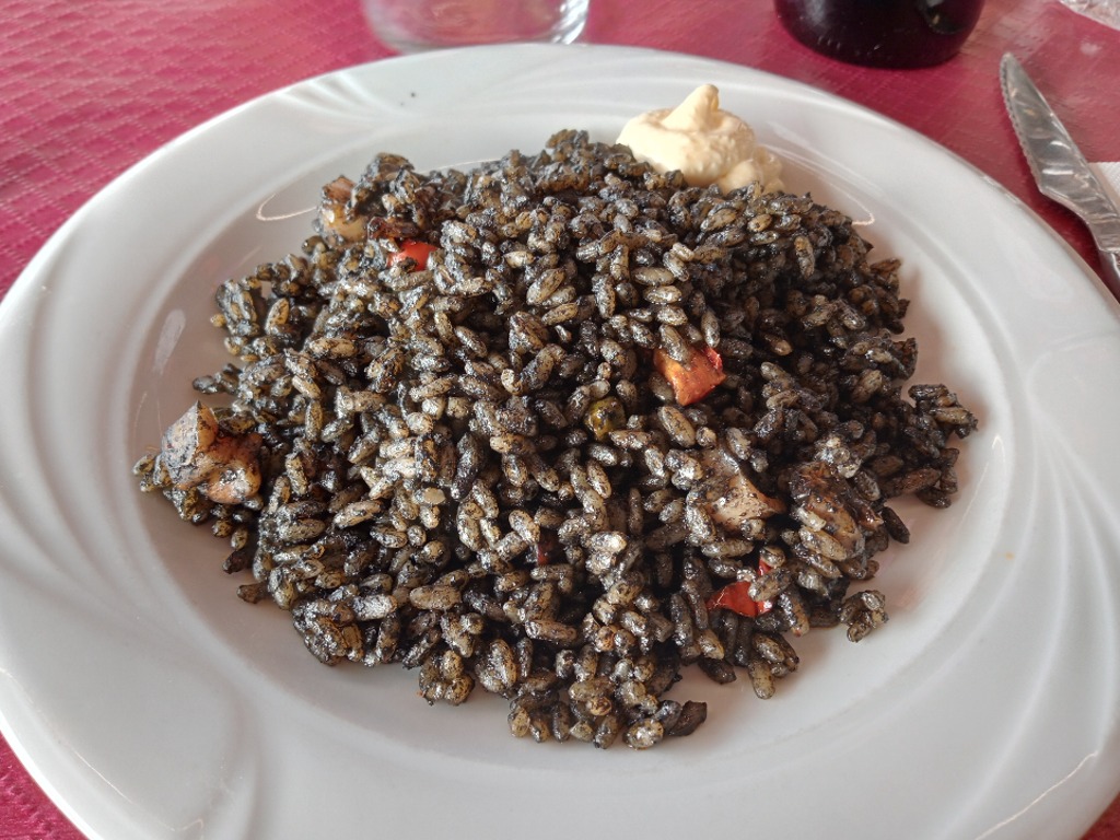 Carta de Restaurantes en Villatuerta, Restaurante El Mirador, Arroz negro con chipiron